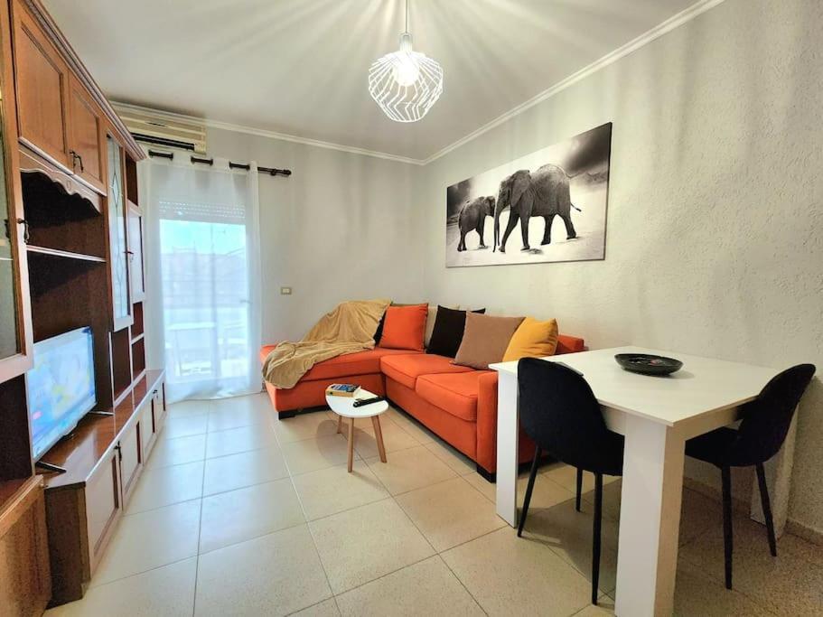 One Bd Flat Near Center With 24H Self Check In Apartment ติรานา ภายนอก รูปภาพ