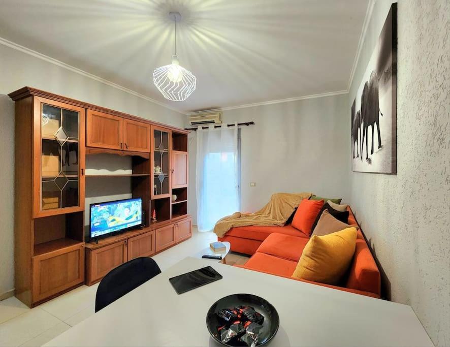 One Bd Flat Near Center With 24H Self Check In Apartment ติรานา ภายนอก รูปภาพ